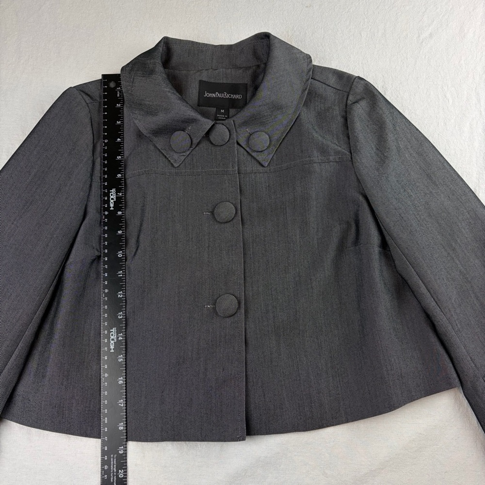 JohnPaulRichard Gray Women's Cropped Jacket sz Medium with Large button accents - Picture 7 of 13